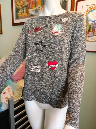 Maglia  ragazza con applicazioni e paillettes