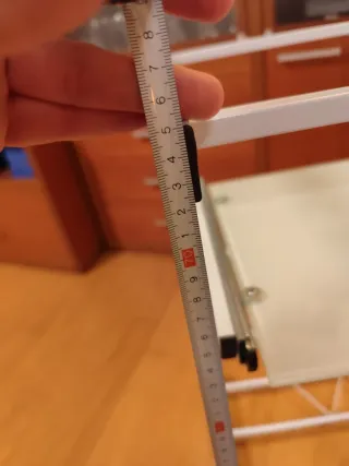 Mesa de cristal y metal blanca