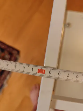 Mesa de cristal y metal blanca