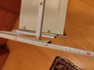 Mesa de cristal y metal blanca