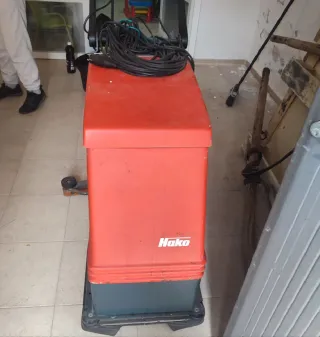 Maquina limpiasuelos eléctrica hako