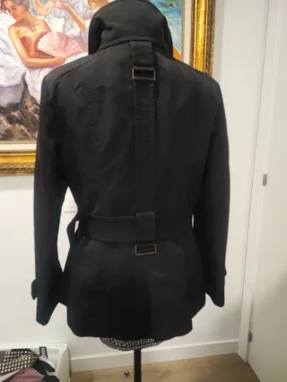 gabardina o "trench coat" negro