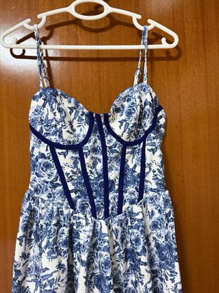 Vestido floral corpiño azul y blanco