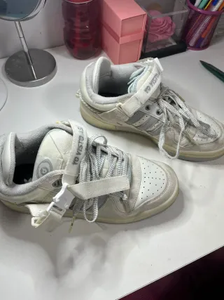 Adidas Bad Bunny Forum Buckle Gris Blanco
