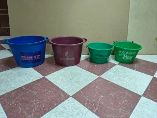 Cubos pequeños y grandes de pesca Browning y Sensa