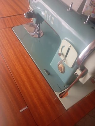 Máquina de coser Alfa - Funciona