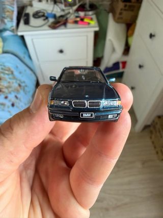 Mini GT BMW 750iL Sorrento Blue