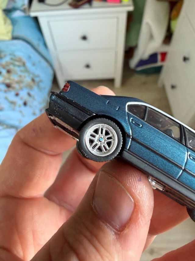 Mini GT BMW 750iL Sorrento Blue