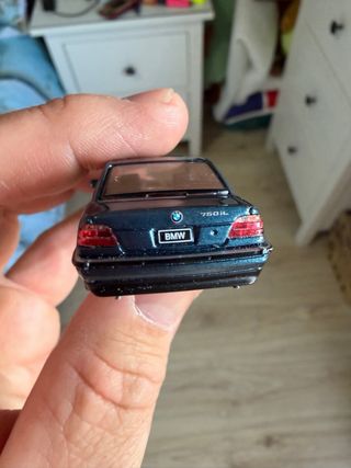 Mini GT BMW 750iL Sorrento Blue