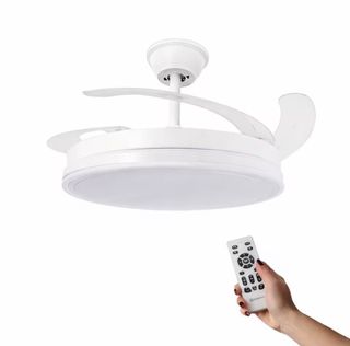 Ventilador de techo blanco con instalación