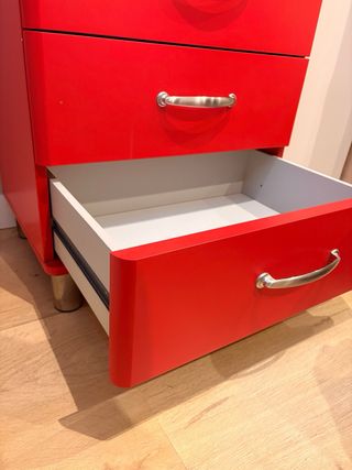 Cómoda Roja