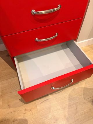 Cómoda Roja