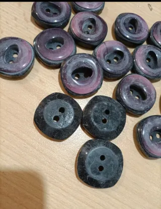 Bottoni vintage viola e neri