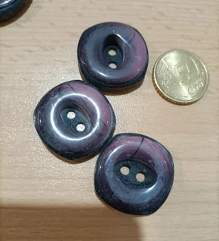 Bottoni vintage viola e neri