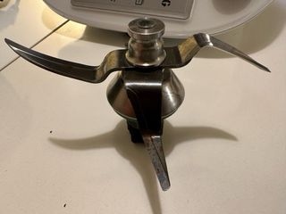 Thermomix TM5 con accesorios y libros