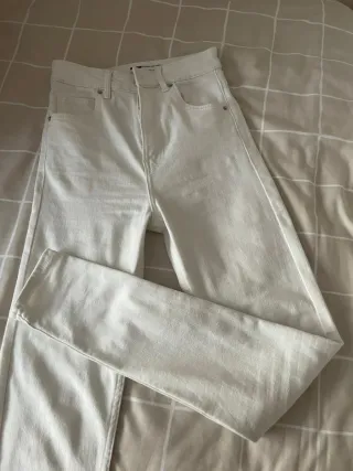 Pantalones Bershka blancos talla 34