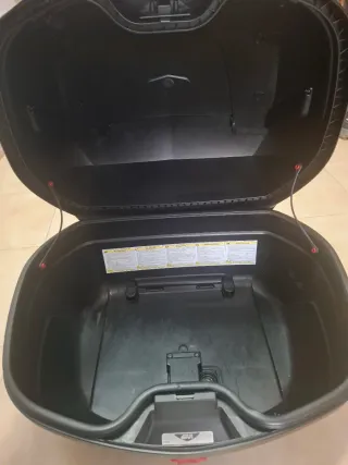 Baúl Moto Givi Blade 47L Negro
