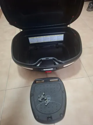 Baúl Moto Givi Blade 47L Negro