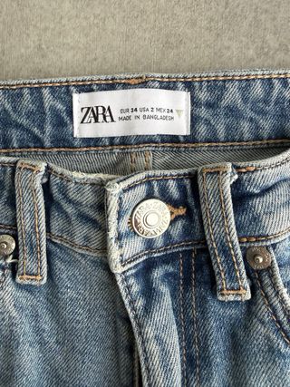 Pantalón vaquero Zara flare desgastado