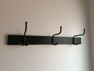 Perchero de pared metálico negro