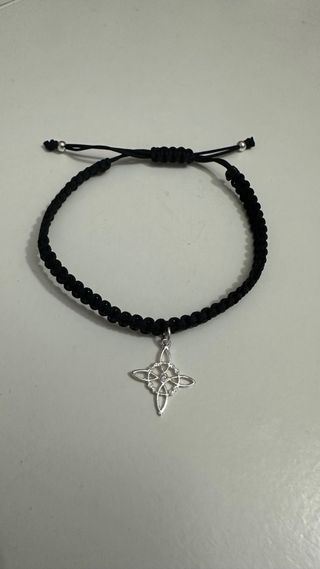 Pulsera artesanal Nudo de Brujas en Plata de Ley