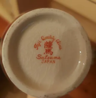 Jarrón japonés de porcelana con pavos reales