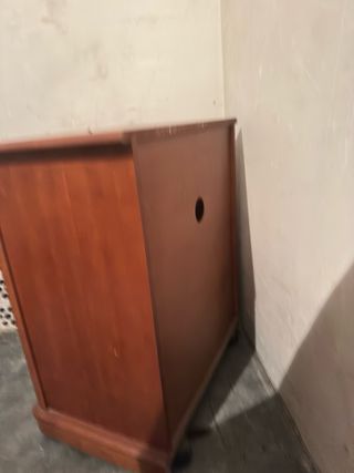 Mesita de noche de madera