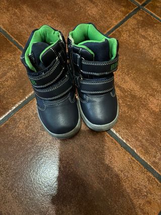 Botas niño negras y verdes