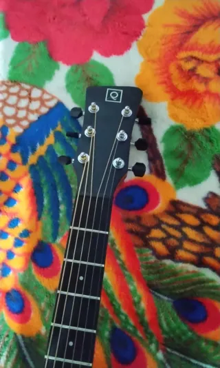 Guitarra Acústica Q en perfecto estado