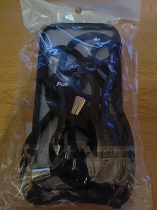 Funda iPhone 15 Pro Marrón y Negra con Cuerda