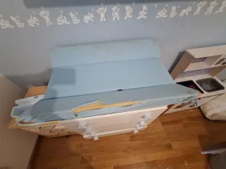 Cambiador de bebé blanco
