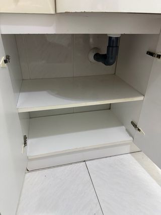 Mueble de baño completo con lavabo y espejo