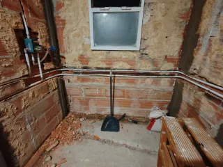 Fontanero, serio y profesional,