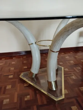 Mesa cristal patas colmillo