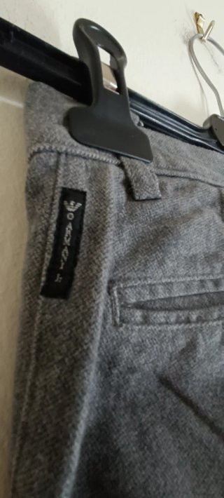 Pantaloni Armani Junior grigi 9 anni