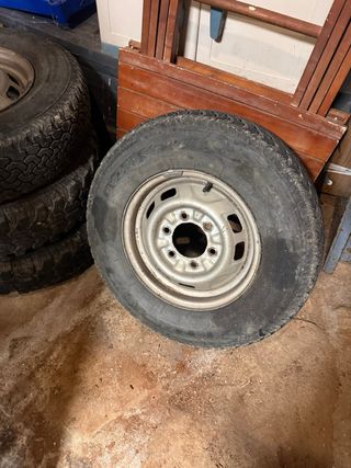 Llantas 195 R14C (5)