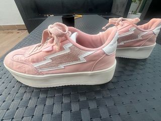 Zapatillas con plataforma. Mustang. Número 38