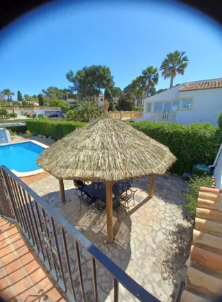 SOMBRILLAS Y PERGOLAS A MEDIDA