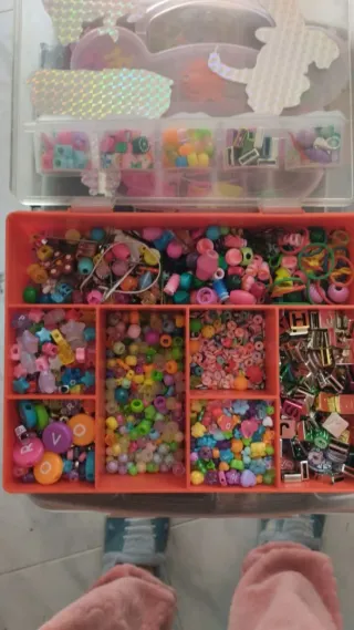 Lote Abalorios Manualidades  Incluye la caja