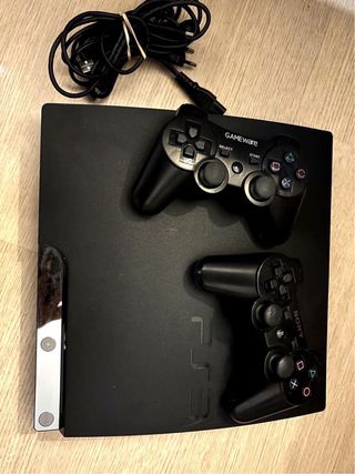 PlayStation 3 con 3 mandos y 8 juegos