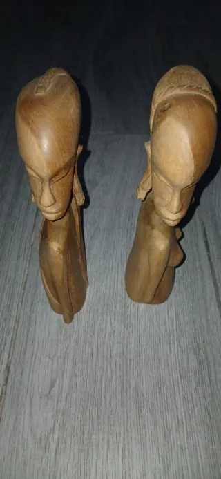 Figuras de madera africana tallada