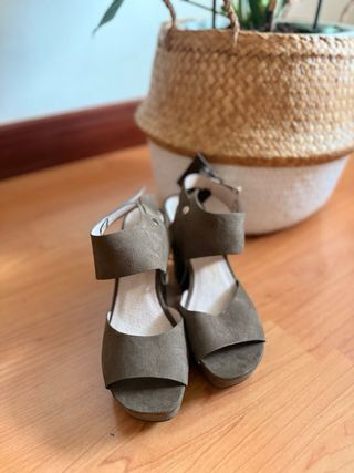 Sandalias de tacón verde