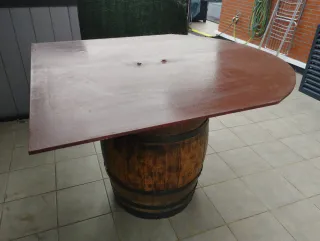 Mesa con Barrica de Madera