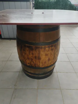 Mesa con Barrica de Madera