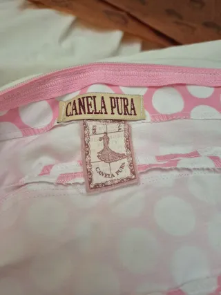 Traje de flamenca rosa y blanco.