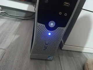 Monitor Samsung con torre Nec