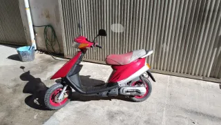 Yamaha Jog 50cc Scooter Roja y plata