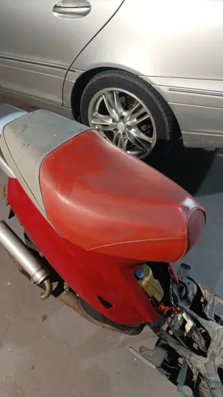 Yamaha Jog 50cc Scooter Roja y plata