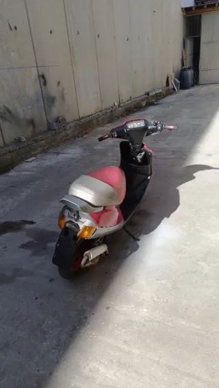 Yamaha Jog 50cc Scooter Roja y plata