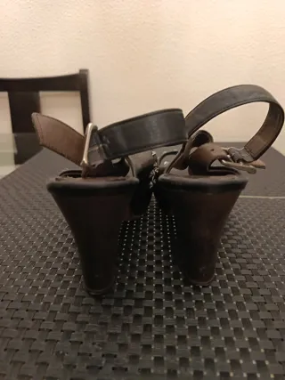 Sandalias Anaid Kupuri Piel Tacón Tachuelas